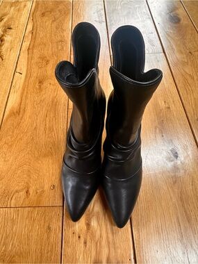 Vince Camuto Andrissa Leather Booties 9.5 Heeled Ankle Boots